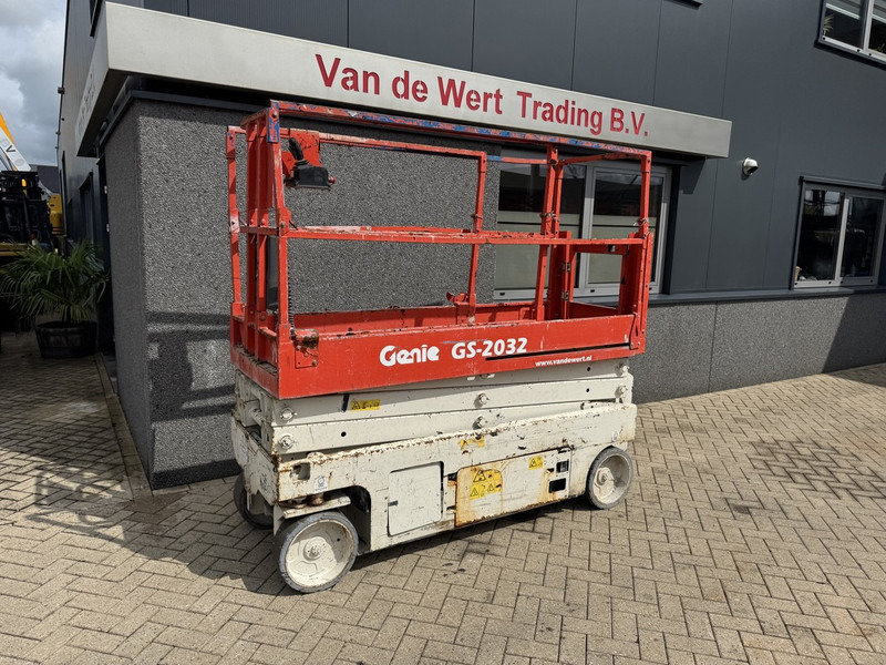 Genie GS2032 schaarlift schaar hoogwerker 2011 uur 8mtr werkhoogte - Plataforma de tijeras: foto 2 Genie GS2032 schaarlift schaar hoogwerker 2011 uur 8mtr werkhoogte - Plataforma de tijeras: foto 2