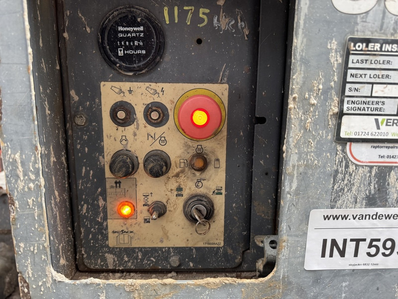 Plataforma de tijeras Skyjack SJ 6832RT Schaarhoogwerker SCISSOR 2014 4X4 Kubota Diesel 12M Werkhoogte: foto 13 Plataforma de tijeras Skyjack SJ 6832RT Schaarhoogwerker SCISSOR 2014 4X4 Kubota Diesel 12M Werkhoogte: foto 13