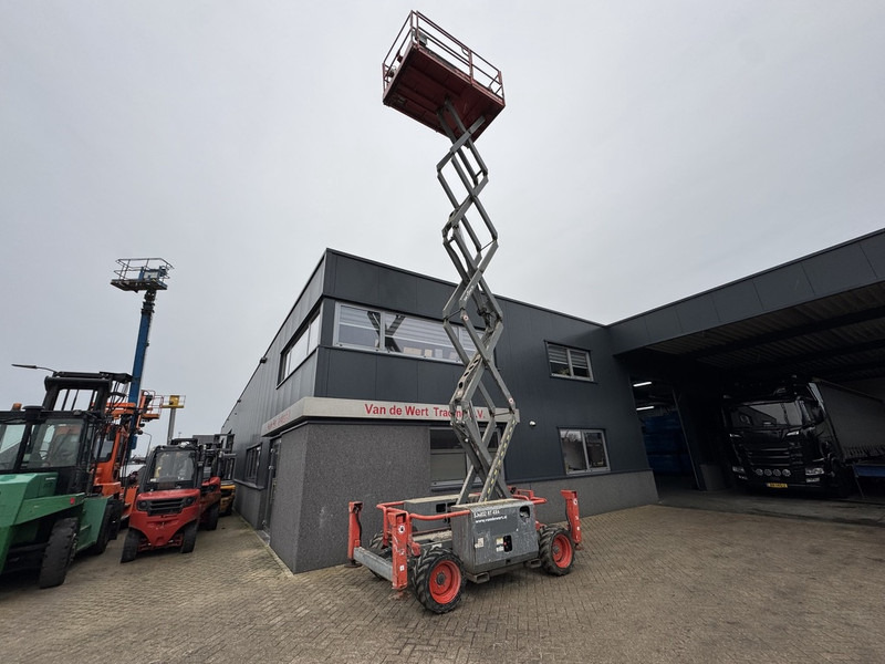 Plataforma de tijeras Skyjack SJ 6832RT Schaarhoogwerker SCISSOR 2014 4X4 Kubota Diesel 12M Werkhoogte: foto 8 Plataforma de tijeras Skyjack SJ 6832RT Schaarhoogwerker SCISSOR 2014 4X4 Kubota Diesel 12M Werkhoogte: foto 8