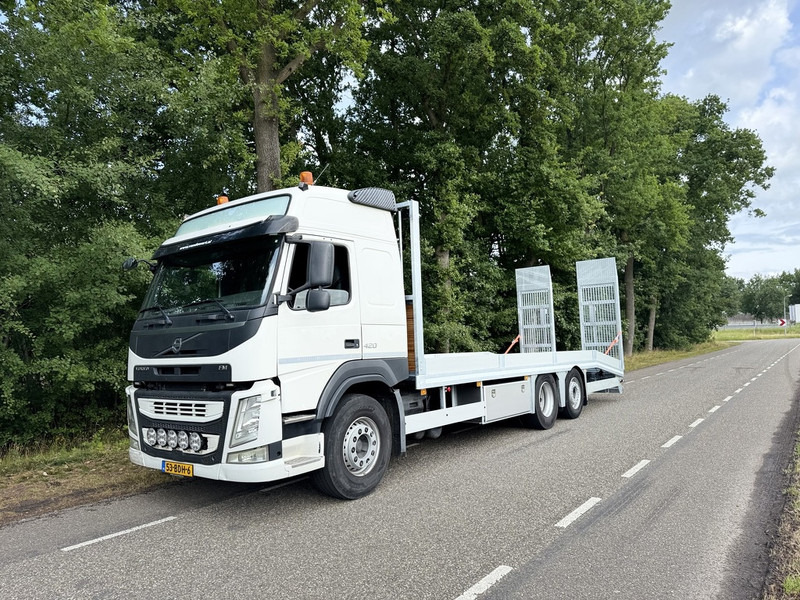 Volvo FM 420 6X2 Machine Transporter / Oprij Vrachtwagen 2013 / EURO 6 / 550DKM / APK 7-26 / Steering Wheel - Camión portavehículos: foto 2 Volvo FM 420 6X2 Machine Transporter / Oprij Vrachtwagen 2013 / EURO 6 / 550DKM / APK 7-26 / Steering Wheel - Camión portavehículos: foto 2