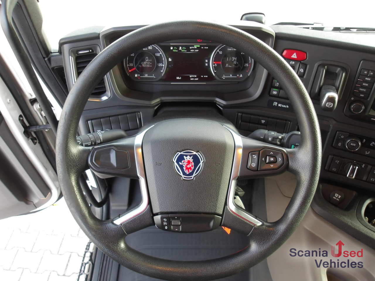 SCANIA P 320 B6x2*4LB / Full Air / Getränkefahrzeug - Camión transporte de bebidas: foto 3 SCANIA P 320 B6x2*4LB / Full Air / Getränkefahrzeug - Camión transporte de bebidas: foto 3