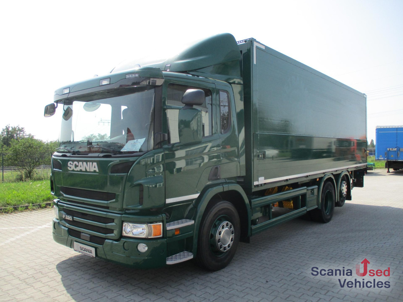 SCANIA P 320 DB6x2*4MLB EWERS Getränkeaufbau, 2 x AHK - Camión transporte de bebidas: foto 1 SCANIA P 320 DB6x2*4MLB EWERS Getränkeaufbau, 2 x AHK - Camión transporte de bebidas: foto 1