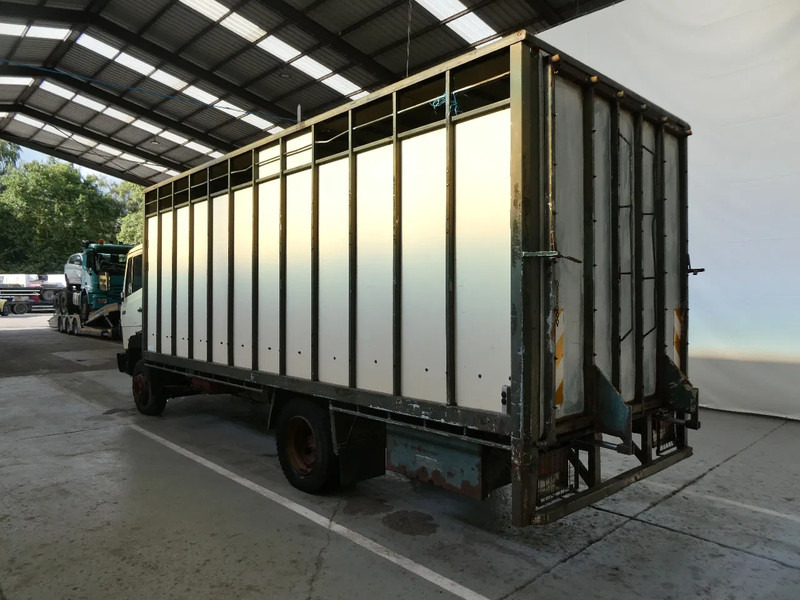 Mercedes-Benz 1117 BLATT-BLATT / SPRING-SPRING / LAMMES-LAMMES - Camión transporte de ganado: foto 3 Mercedes-Benz 1117 BLATT-BLATT / SPRING-SPRING / LAMMES-LAMMES - Camión transporte de ganado: foto 3