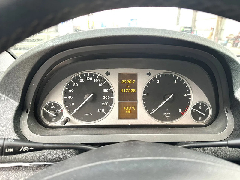 Sedan Mercedes-Benz B-Klasse 180 CDI: foto 15