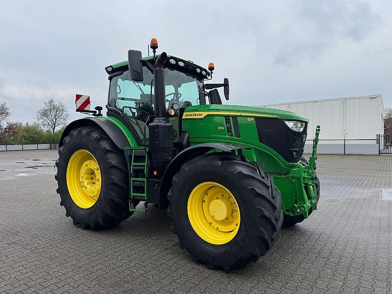 John Deere 6R250 AP 50KM COMMAND-PRO 2022 2030 UUR!!! - Tractor: foto 2 John Deere 6R250 AP 50KM COMMAND-PRO 2022 2030 UUR!!! - Tractor: foto 2