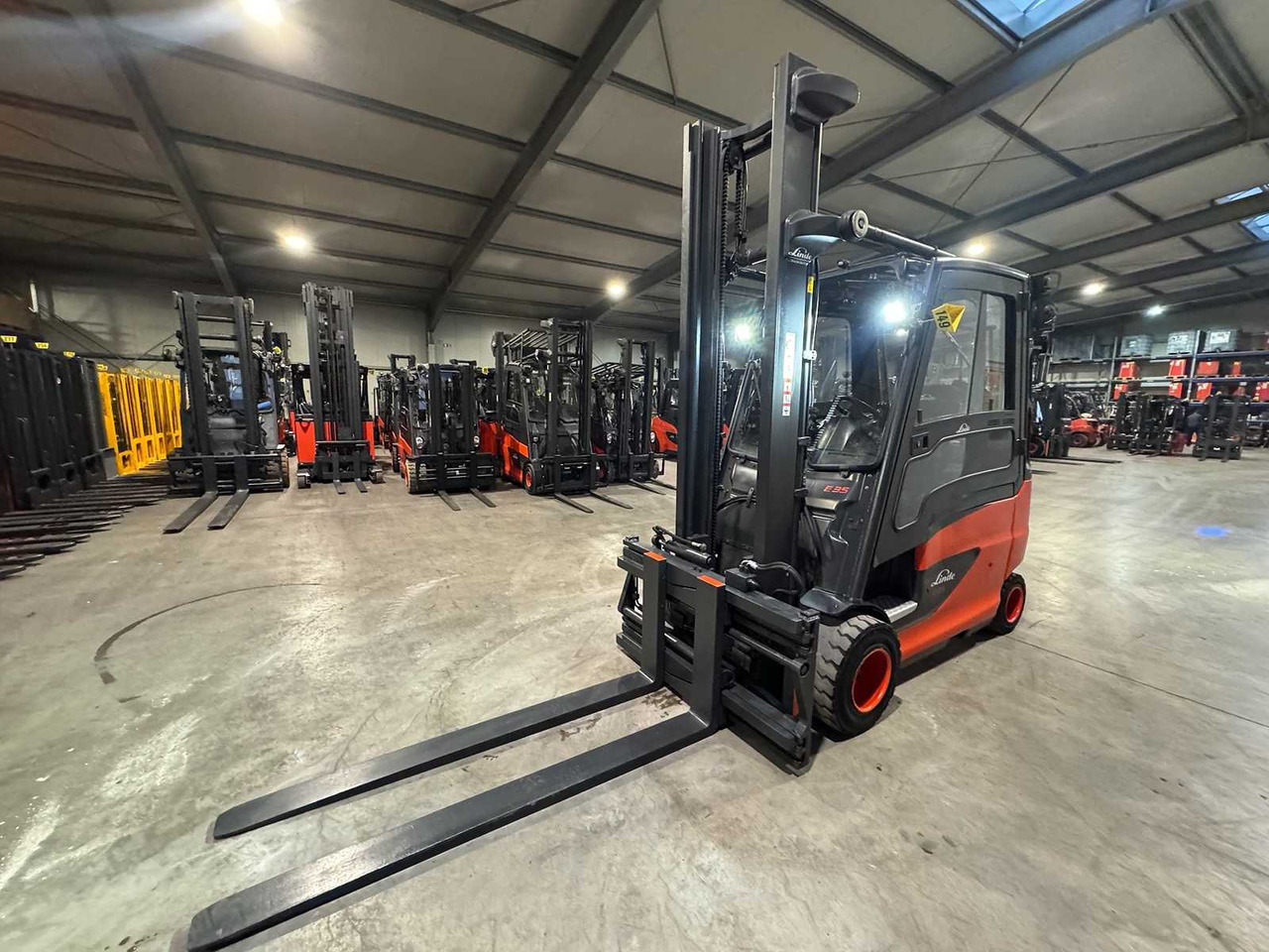 06/2023 SERVICE + UVV 11/2026 LINDE E35HL 3.500KG 3.+4. VALVE 180CM FORK ADJUSTER ELECTRIC FORKLIFT 8.839 HOURS - Carretilla elevadora: foto 4 06/2023 SERVICE + UVV 11/2026 LINDE E35HL 3.500KG 3.+4. VALVE 180CM FORK ADJUSTER ELECTRIC FORKLIFT 8.839 HOURS - Carretilla elevadora: foto 4