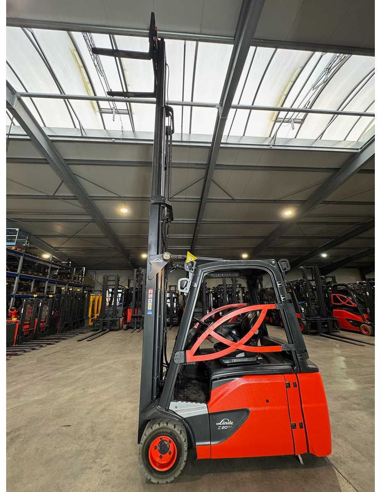 08/2023 SERVICE + UVV 11/2026 LINDE E20L 2.000KG TRIPLEX 680CM ELECTRIC FORKLIFT - Carretilla elevadora: foto 3 08/2023 SERVICE + UVV 11/2026 LINDE E20L 2.000KG TRIPLEX 680CM ELECTRIC FORKLIFT - Carretilla elevadora: foto 3