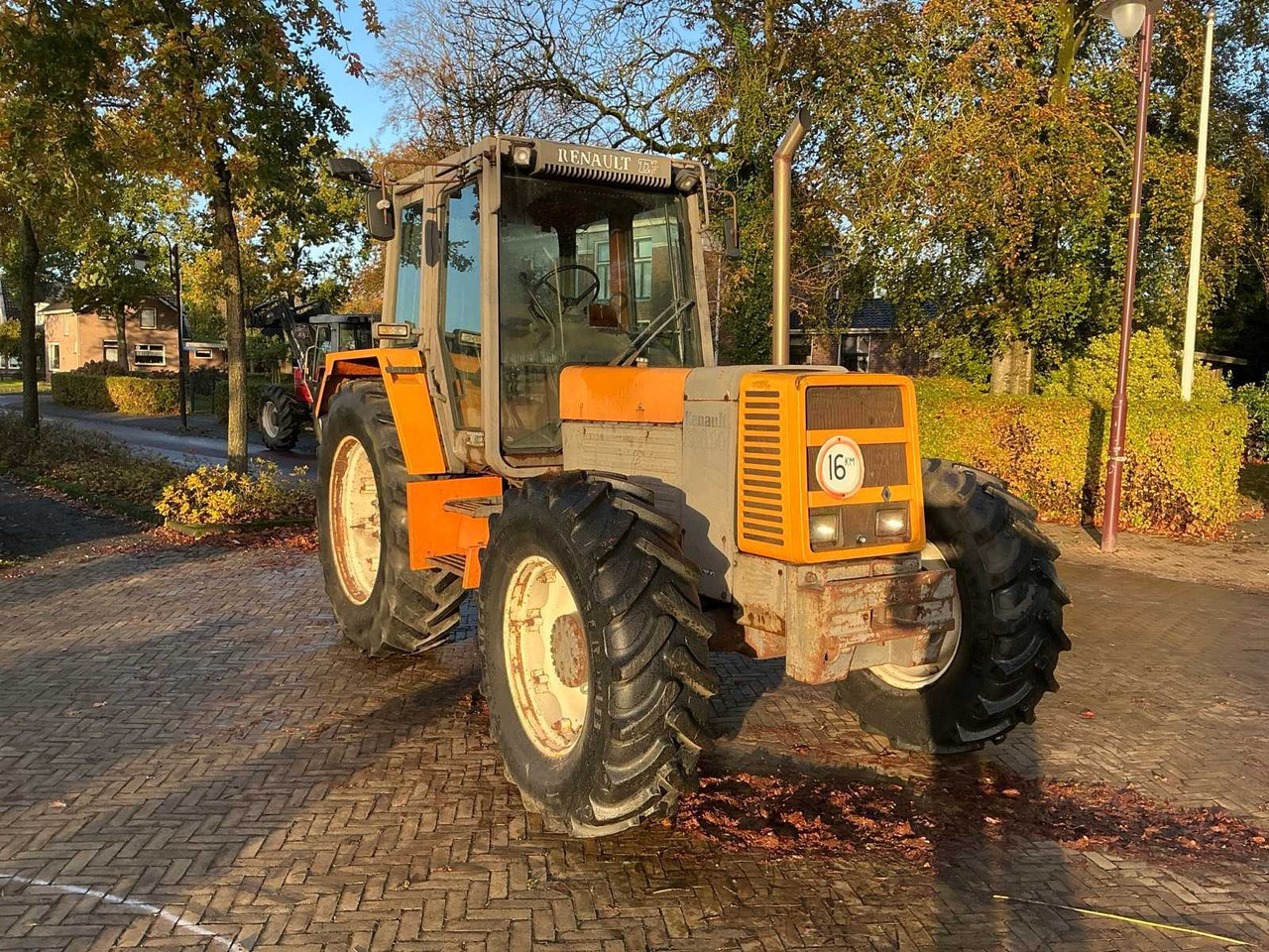 1987 RENAULT 133.14 ALL-WHEEL DRIVE FARM TRACTOR - Tractor: foto 3 1987 RENAULT 133.14 ALL-WHEEL DRIVE FARM TRACTOR - Tractor: foto 3