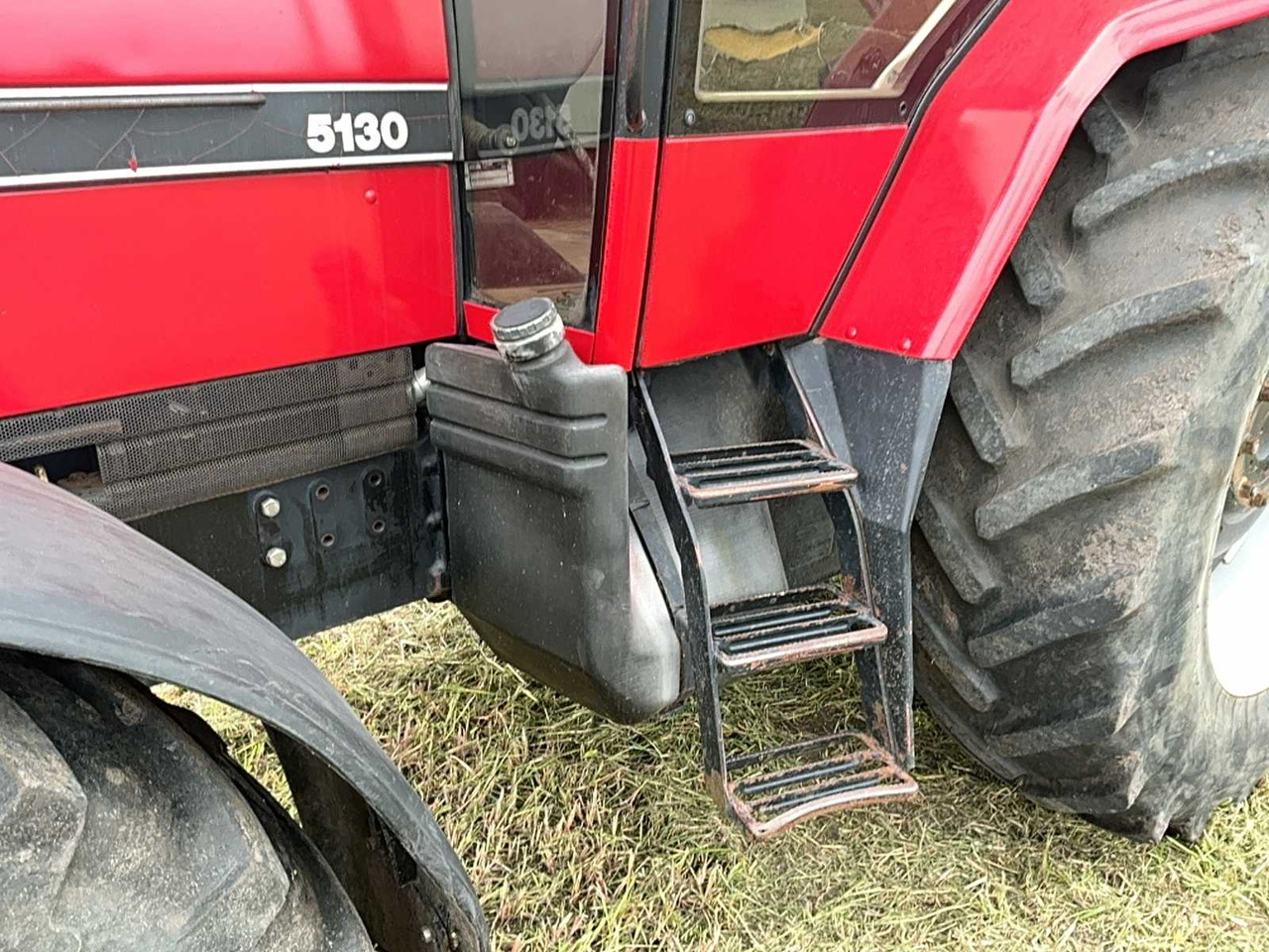 Tractor 1990 CASE INTERNATIONAL 5130 ALL-WHEEL DRIVE FARM TRACTOR: foto 19 Tractor 1990 CASE INTERNATIONAL 5130 ALL-WHEEL DRIVE FARM TRACTOR: foto 19