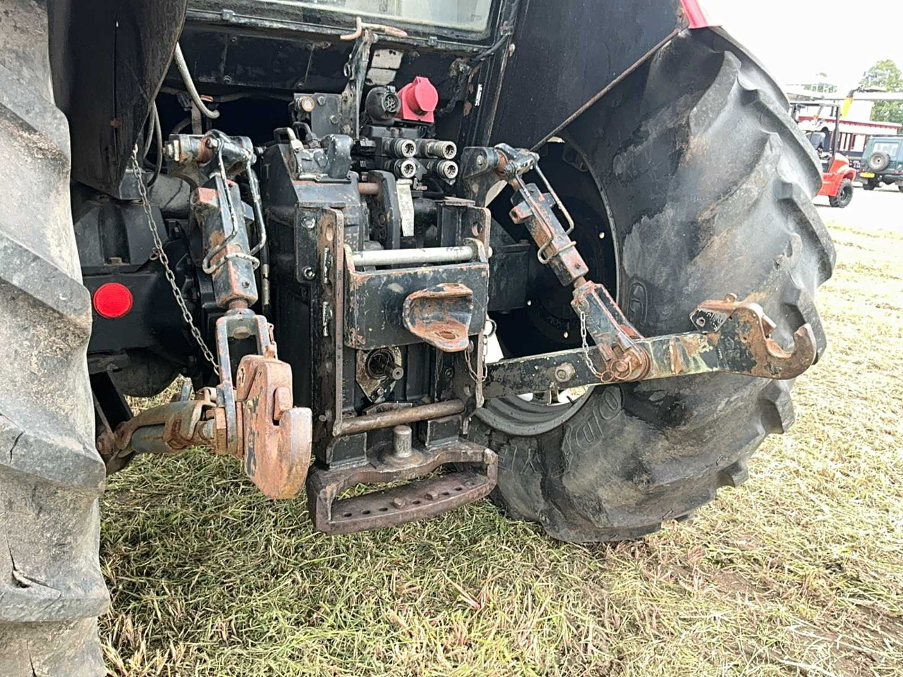 Tractor 1990 CASE INTERNATIONAL 5130 ALL-WHEEL DRIVE FARM TRACTOR: foto 17 Tractor 1990 CASE INTERNATIONAL 5130 ALL-WHEEL DRIVE FARM TRACTOR: foto 17