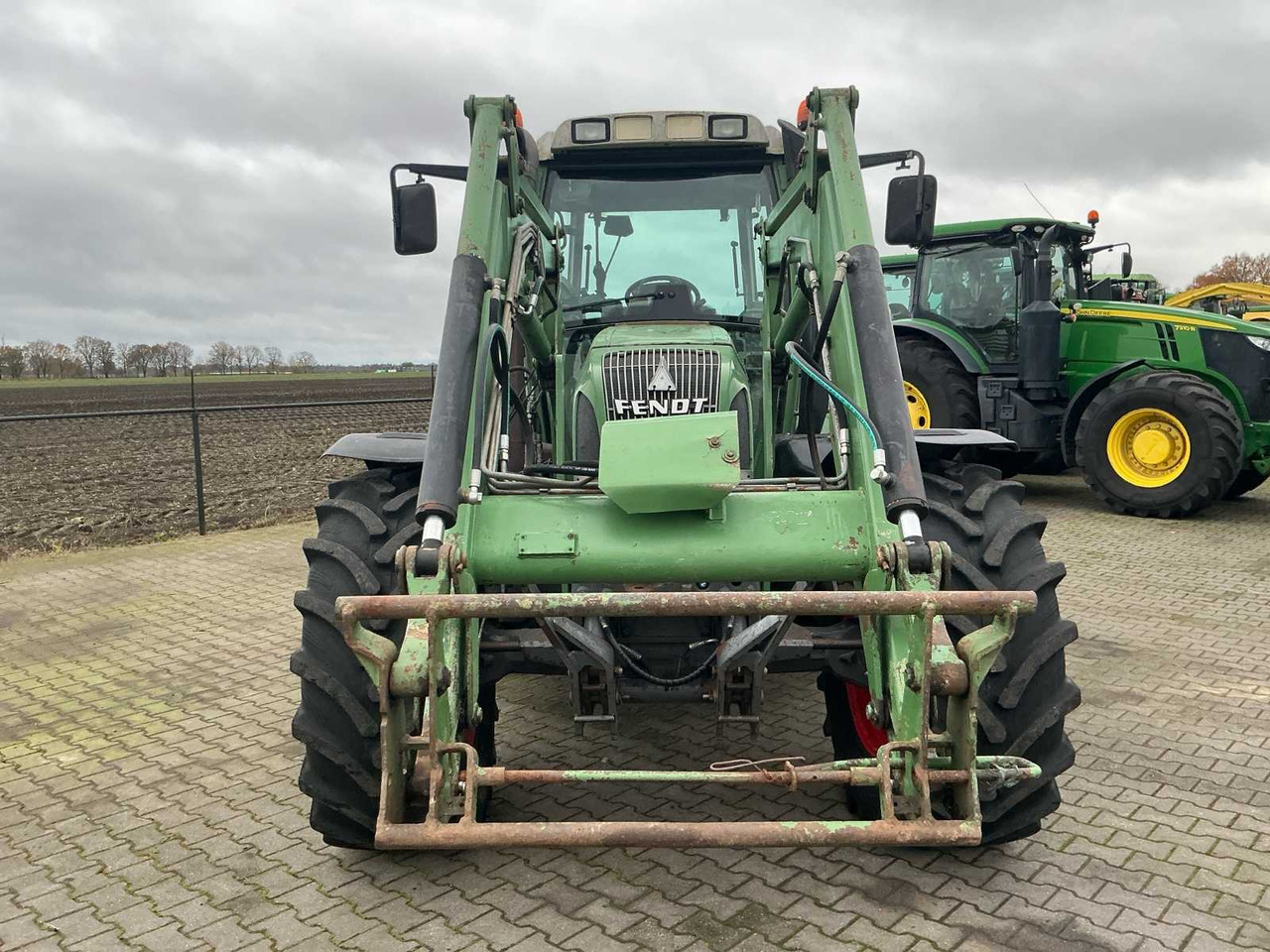 2001 FENDT 716 VARIO ALL-WHEEL DRIVE FARM TRACTOR - Tractor: foto 2 2001 FENDT 716 VARIO ALL-WHEEL DRIVE FARM TRACTOR - Tractor: foto 2