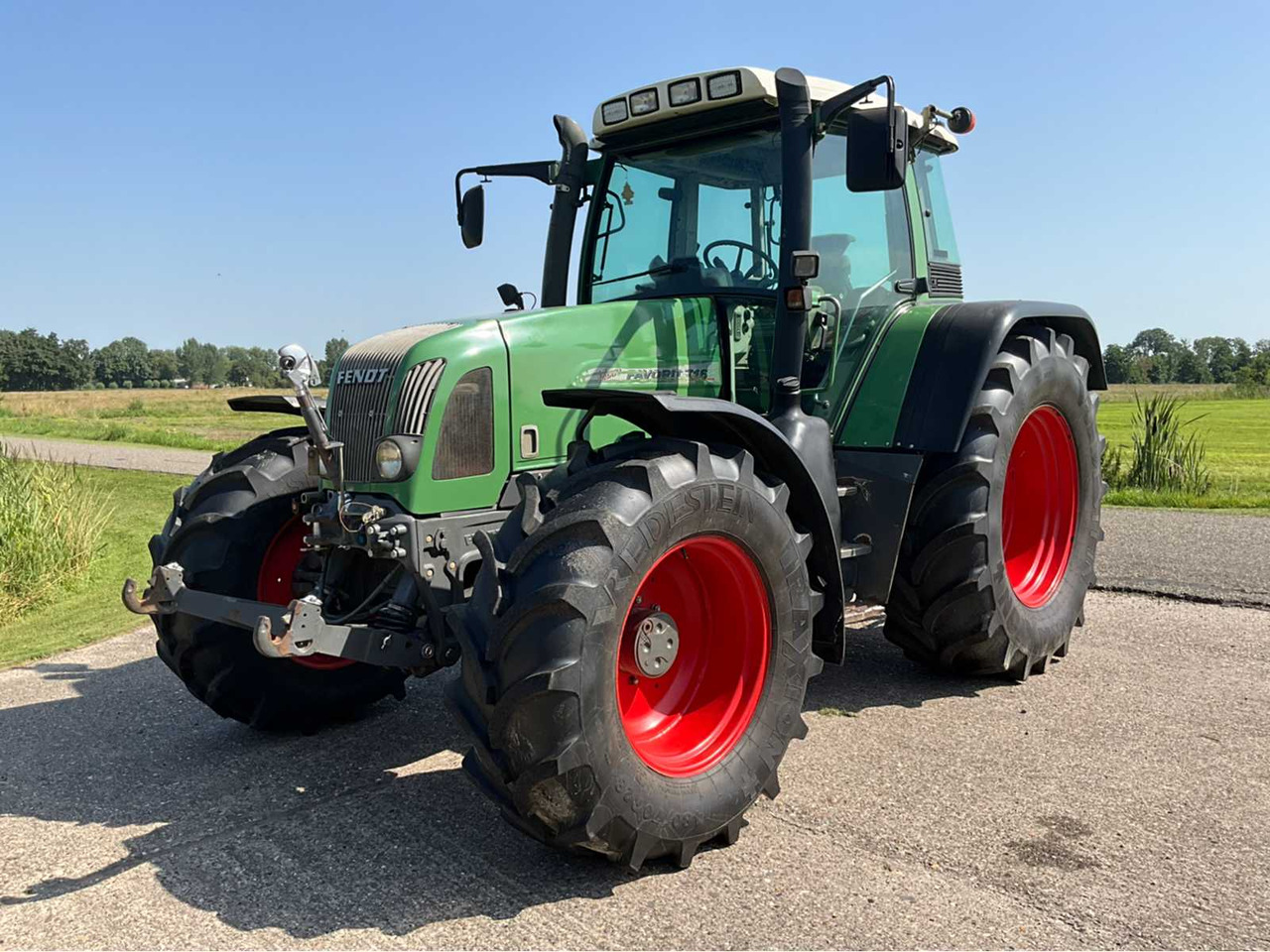 2001 FENDT FAVORIT 716 VARIO ALL-WHEEL DRIVE FARM TRACTOR - Tractor: foto 1 2001 FENDT FAVORIT 716 VARIO ALL-WHEEL DRIVE FARM TRACTOR - Tractor: foto 1