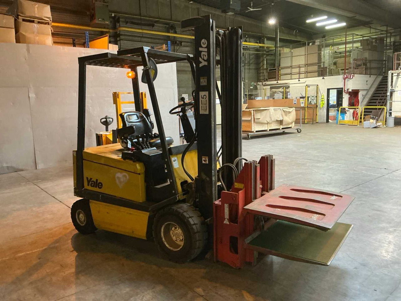 2001 YALE ERP25ALFV2395 FORKLIFT - Carretilla elevadora: foto 4 2001 YALE ERP25ALFV2395 FORKLIFT - Carretilla elevadora: foto 4