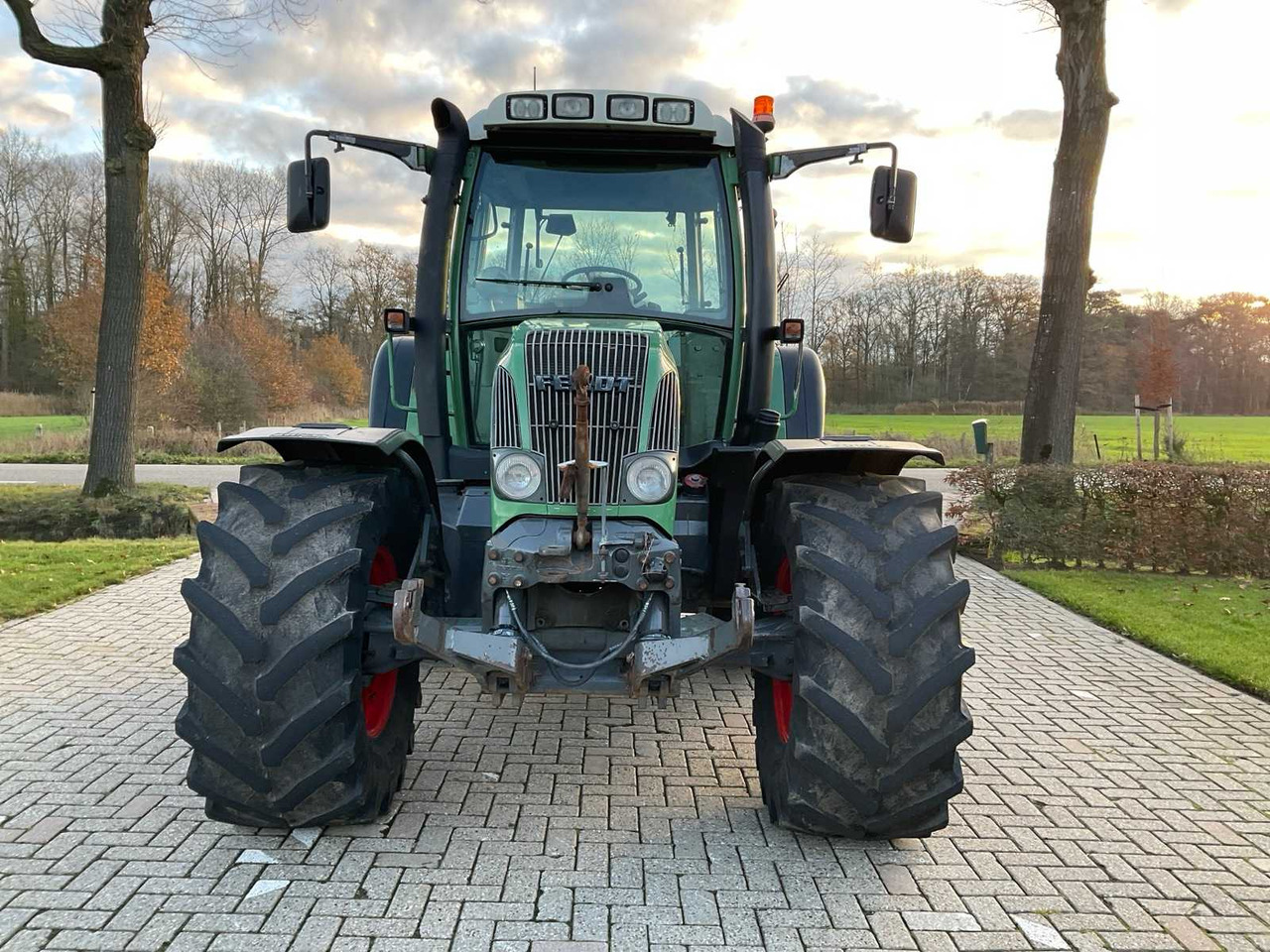 2005 FENDT FARMER 412 VARIO ALL-WHEEL DRIVE FARM TRACTOR - Tractor: foto 2 2005 FENDT FARMER 412 VARIO ALL-WHEEL DRIVE FARM TRACTOR - Tractor: foto 2