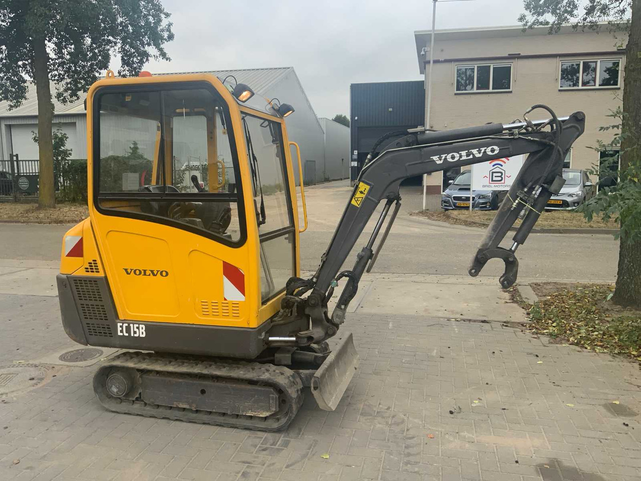 2005 VOLVO EC15B XR MINI EXCAVATOR WITH CW05 QUICK COUPLER AND 3 EXCAVATOR BUCKETS - Miniexcavadora: foto 5 2005 VOLVO EC15B XR MINI EXCAVATOR WITH CW05 QUICK COUPLER AND 3 EXCAVATOR BUCKETS - Miniexcavadora: foto 5