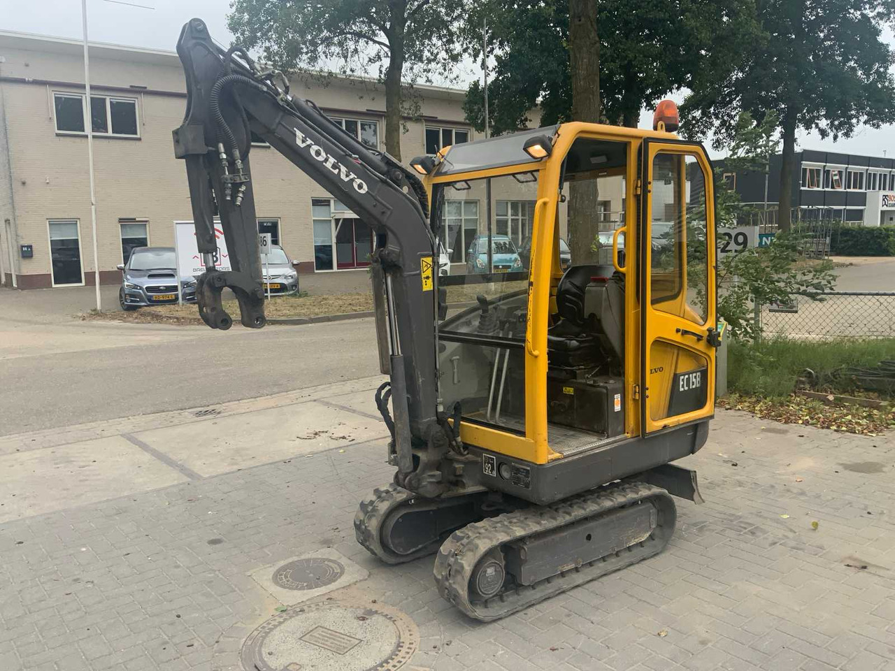 2005 VOLVO EC15B XR MINI EXCAVATOR WITH CW05 QUICK COUPLER AND 3 EXCAVATOR BUCKETS - Miniexcavadora: foto 1 2005 VOLVO EC15B XR MINI EXCAVATOR WITH CW05 QUICK COUPLER AND 3 EXCAVATOR BUCKETS - Miniexcavadora: foto 1