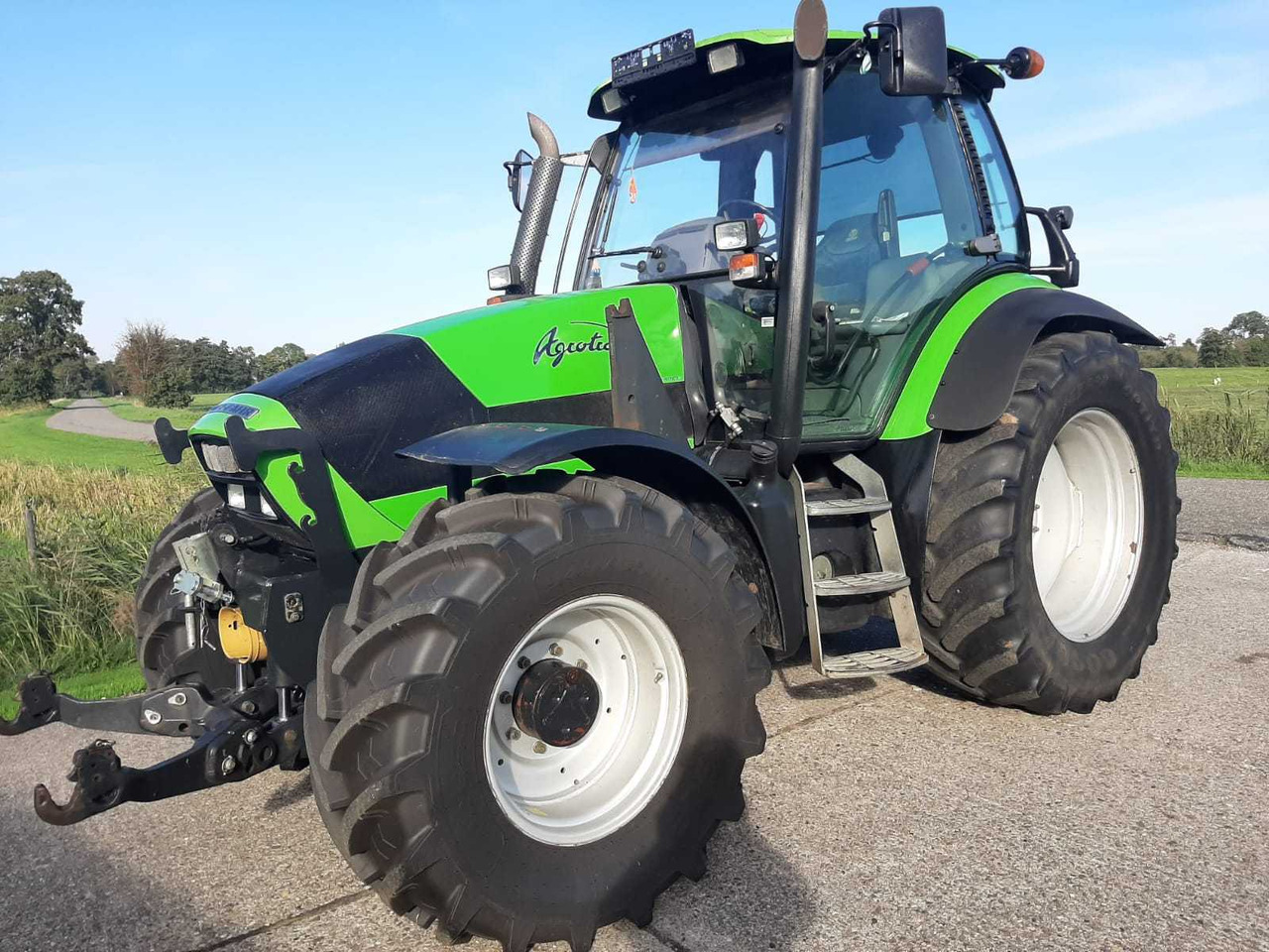 2006 DEUTZ-FAHR AGROTRON 108 FOUR WHEEL DRIVE FARM TRACTOR - Tractor: foto 1 2006 DEUTZ-FAHR AGROTRON 108 FOUR WHEEL DRIVE FARM TRACTOR - Tractor: foto 1