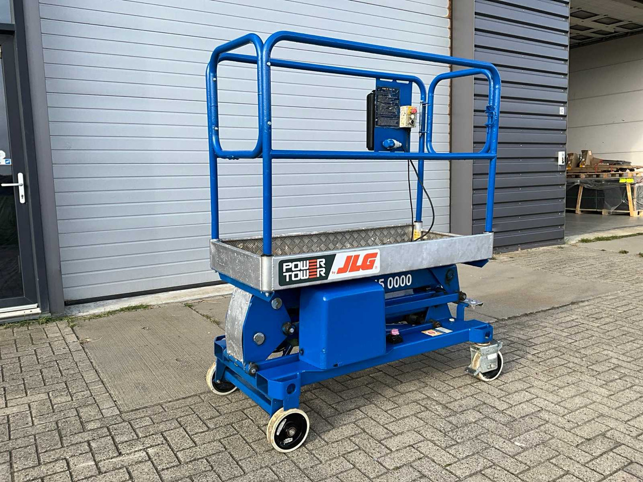 2009 JLG POWER TOWER AERIAL PLATFORM - Plataforma elevadora: foto 1 2009 JLG POWER TOWER AERIAL PLATFORM - Plataforma elevadora: foto 1