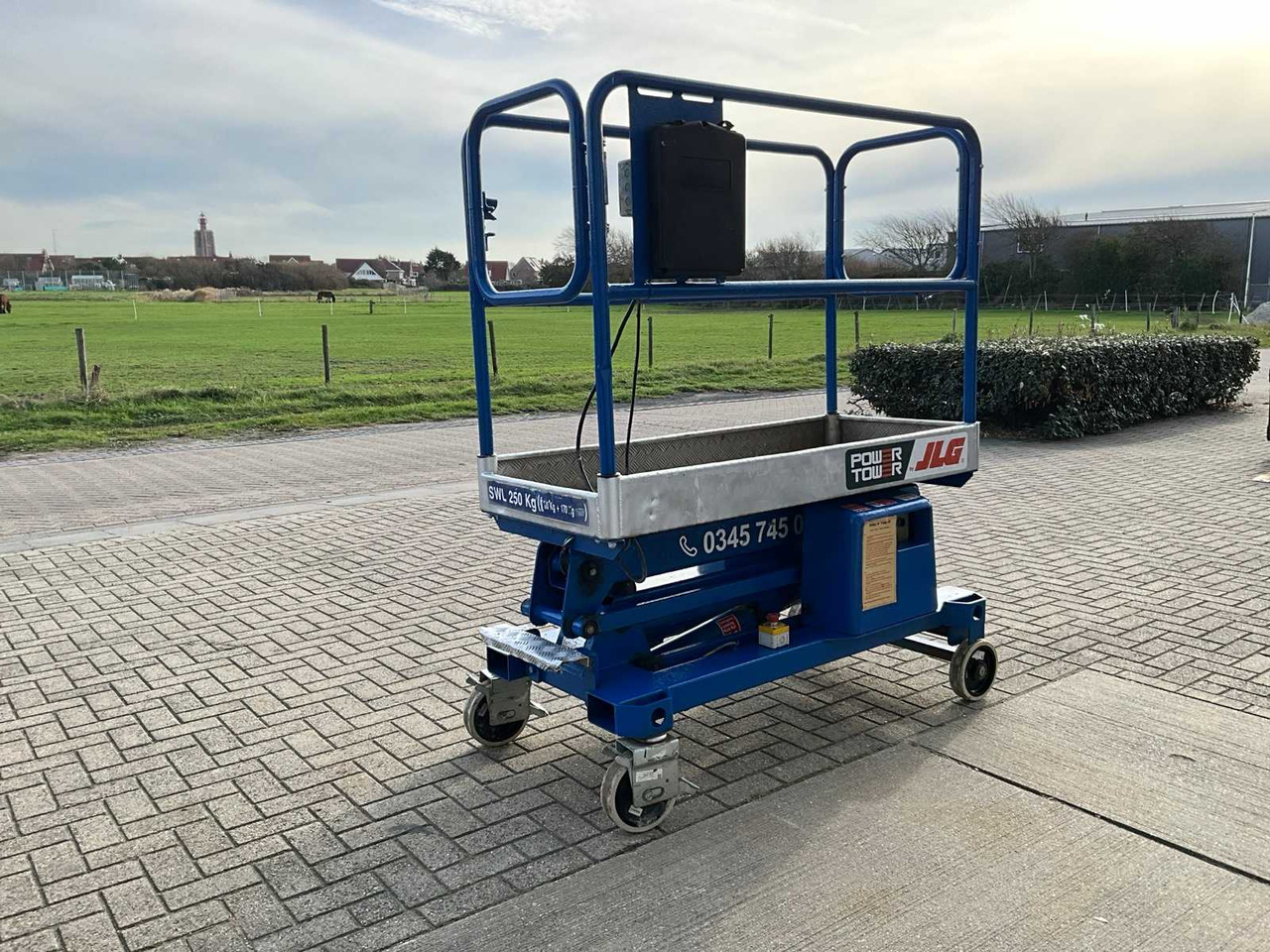 2009 JLG POWER TOWER AERIAL PLATFORM - Plataforma elevadora: foto 3 2009 JLG POWER TOWER AERIAL PLATFORM - Plataforma elevadora: foto 3