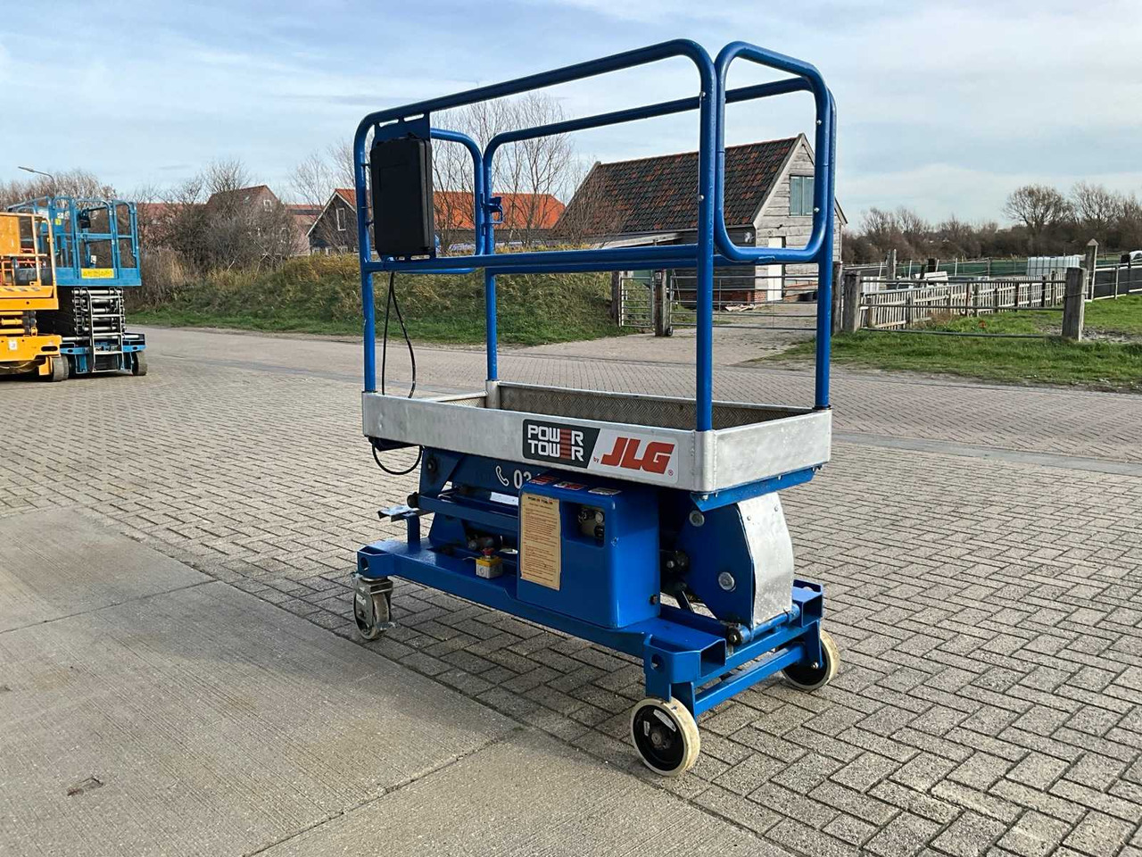 2009 JLG POWER TOWER AERIAL PLATFORM - Plataforma elevadora: foto 2 2009 JLG POWER TOWER AERIAL PLATFORM - Plataforma elevadora: foto 2