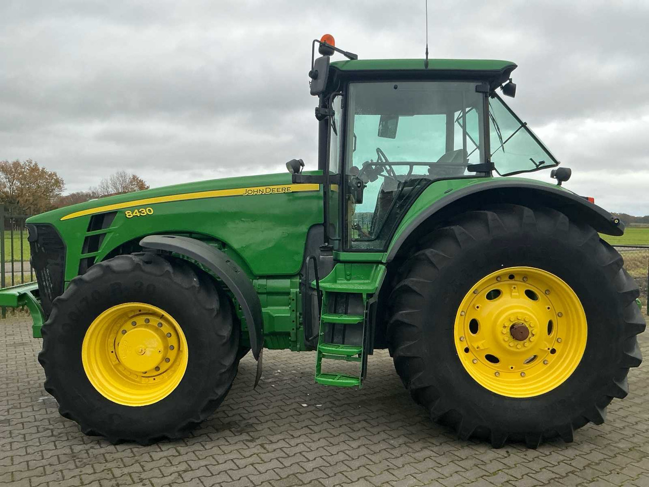 2009 JOHN DEERE 8430 FOUR WHEEL DRIVE FARM TRACTOR - Tractor: foto 5 2009 JOHN DEERE 8430 FOUR WHEEL DRIVE FARM TRACTOR - Tractor: foto 5