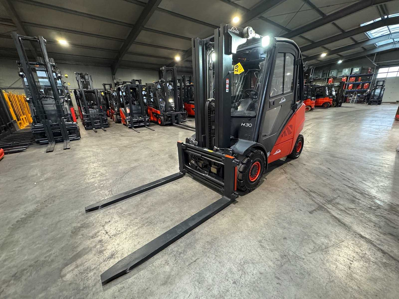 2010 LINDE H30D-01 3.000KG 3.+4. VALVE FORK ADJUSTER TRIPLEX DIESEL FORKLIFT FORKLIFT 10,482 HOURS. - Carretilla elevadora: foto 2 2010 LINDE H30D-01 3.000KG 3.+4. VALVE FORK ADJUSTER TRIPLEX DIESEL FORKLIFT FORKLIFT 10,482 HOURS. - Carretilla elevadora: foto 2
