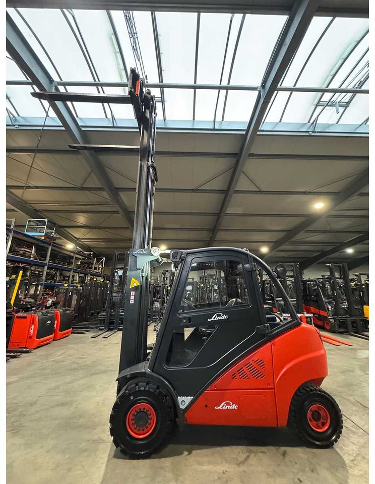 2010 LINDE H30D-01 3.000KG 3.+4. VALVE FORK ADJUSTER TRIPLEX DIESEL FORKLIFT FORKLIFT 10,482 HOURS. - Carretilla elevadora: foto 4 2010 LINDE H30D-01 3.000KG 3.+4. VALVE FORK ADJUSTER TRIPLEX DIESEL FORKLIFT FORKLIFT 10,482 HOURS. - Carretilla elevadora: foto 4