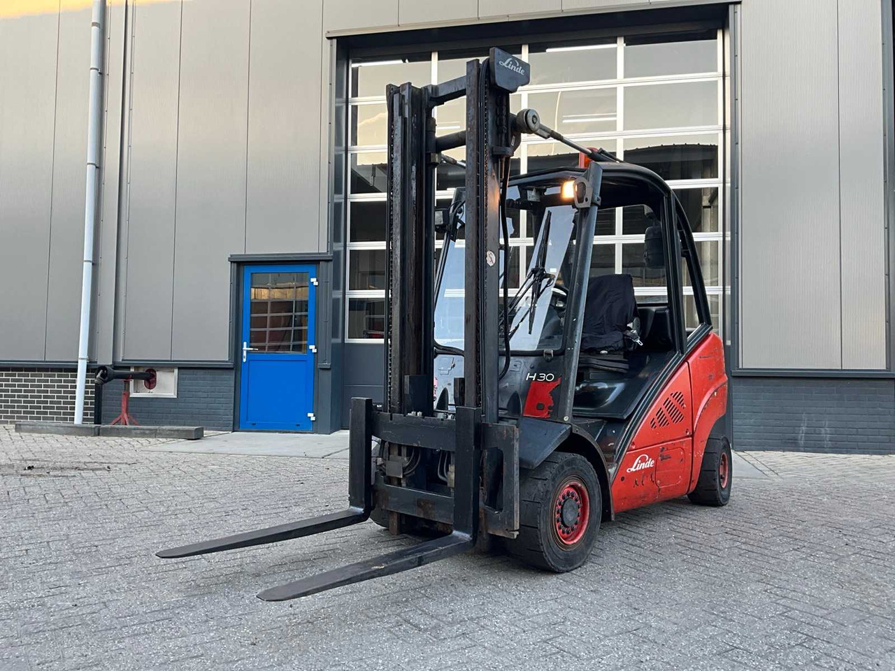 2010 LINDE H30D-01 FORKLIFT - Carretilla elevadora: foto 1 2010 LINDE H30D-01 FORKLIFT - Carretilla elevadora: foto 1