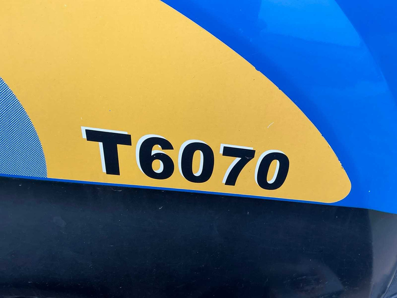 Tractor 2011 NEW HOLLAND T6070 FOUR WHEEL DRIVE FARM TRACTOR: foto 8
