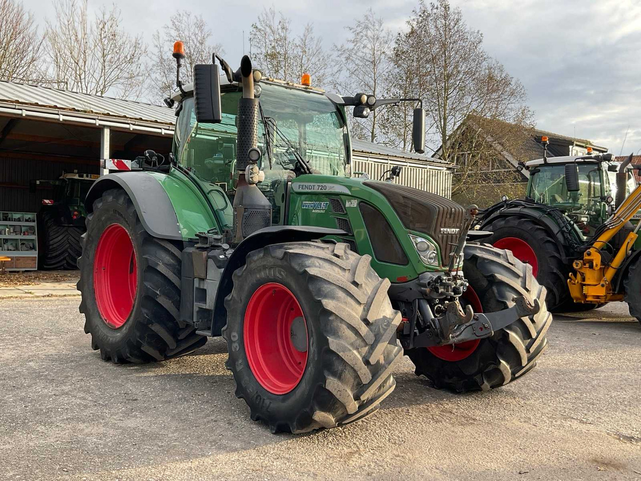 2012 FENDT 720 SCR ALL-WHEEL DRIVE FARM TRACTOR - Tractor: foto 2 2012 FENDT 720 SCR ALL-WHEEL DRIVE FARM TRACTOR - Tractor: foto 2
