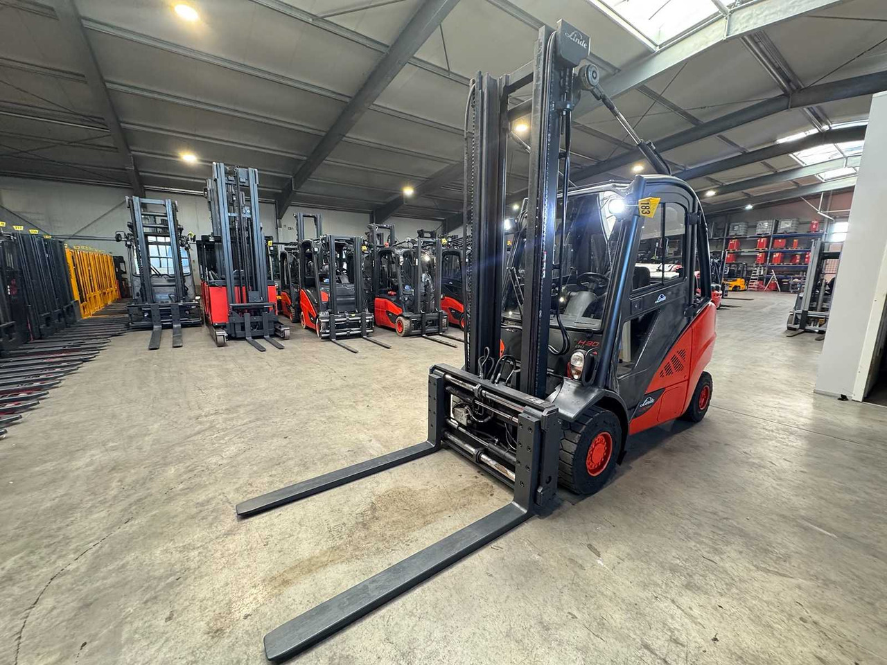 2016 LINDE H30T 3.000KG 3.+4TH VALVE FORK ADJUSTER GAS FORKLIFT FORKLIFT - Carretilla elevadora: foto 2 2016 LINDE H30T 3.000KG 3.+4TH VALVE FORK ADJUSTER GAS FORKLIFT FORKLIFT - Carretilla elevadora: foto 2