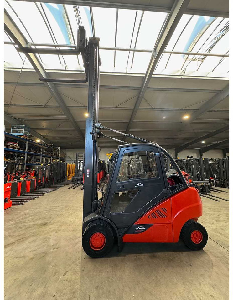 2016 LINDE H30T 3.000KG 3.+4TH VALVE FORK ADJUSTER GAS FORKLIFT FORKLIFT - Carretilla elevadora: foto 3 2016 LINDE H30T 3.000KG 3.+4TH VALVE FORK ADJUSTER GAS FORKLIFT FORKLIFT - Carretilla elevadora: foto 3