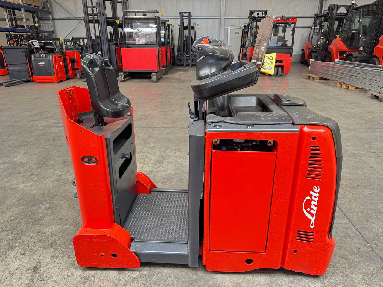 2023 SERVICE + UVV 06/2026 LINDE P50C 5.000KG TRACTOR TOWING VEHICLE TRACTOR 2.633 HOURS 500AH BATTERY - Carretilla elevadora: foto 2 2023 SERVICE + UVV 06/2026 LINDE P50C 5.000KG TRACTOR TOWING VEHICLE TRACTOR 2.633 HOURS 500AH BATTERY - Carretilla elevadora: foto 2