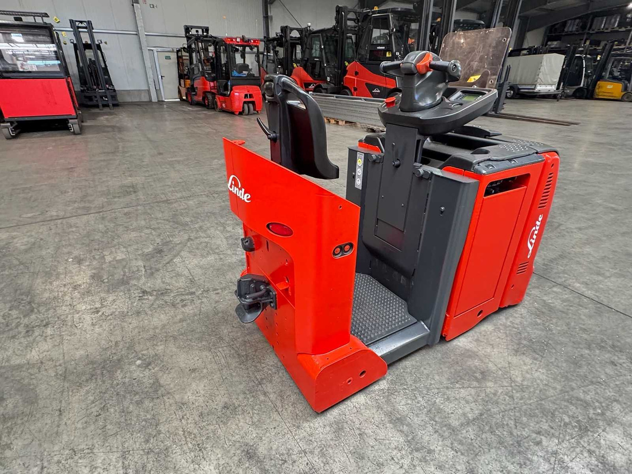 2023 SERVICE + UVV 06/2026 LINDE P50C 5.000KG TRACTOR TOWING VEHICLE TRACTOR 2.633 HOURS 500AH BATTERY - Carretilla elevadora: foto 3 2023 SERVICE + UVV 06/2026 LINDE P50C 5.000KG TRACTOR TOWING VEHICLE TRACTOR 2.633 HOURS 500AH BATTERY - Carretilla elevadora: foto 3