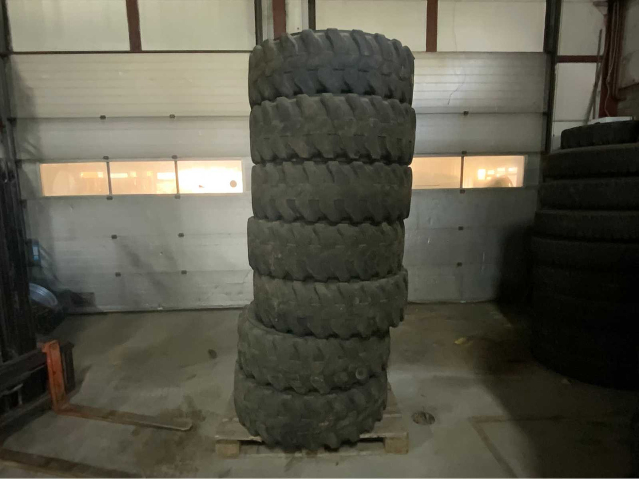 315/80 R22.5 - Neumáticos y llantas para Tractor: foto 4 315/80 R22.5 - Neumáticos y llantas para Tractor: foto 4