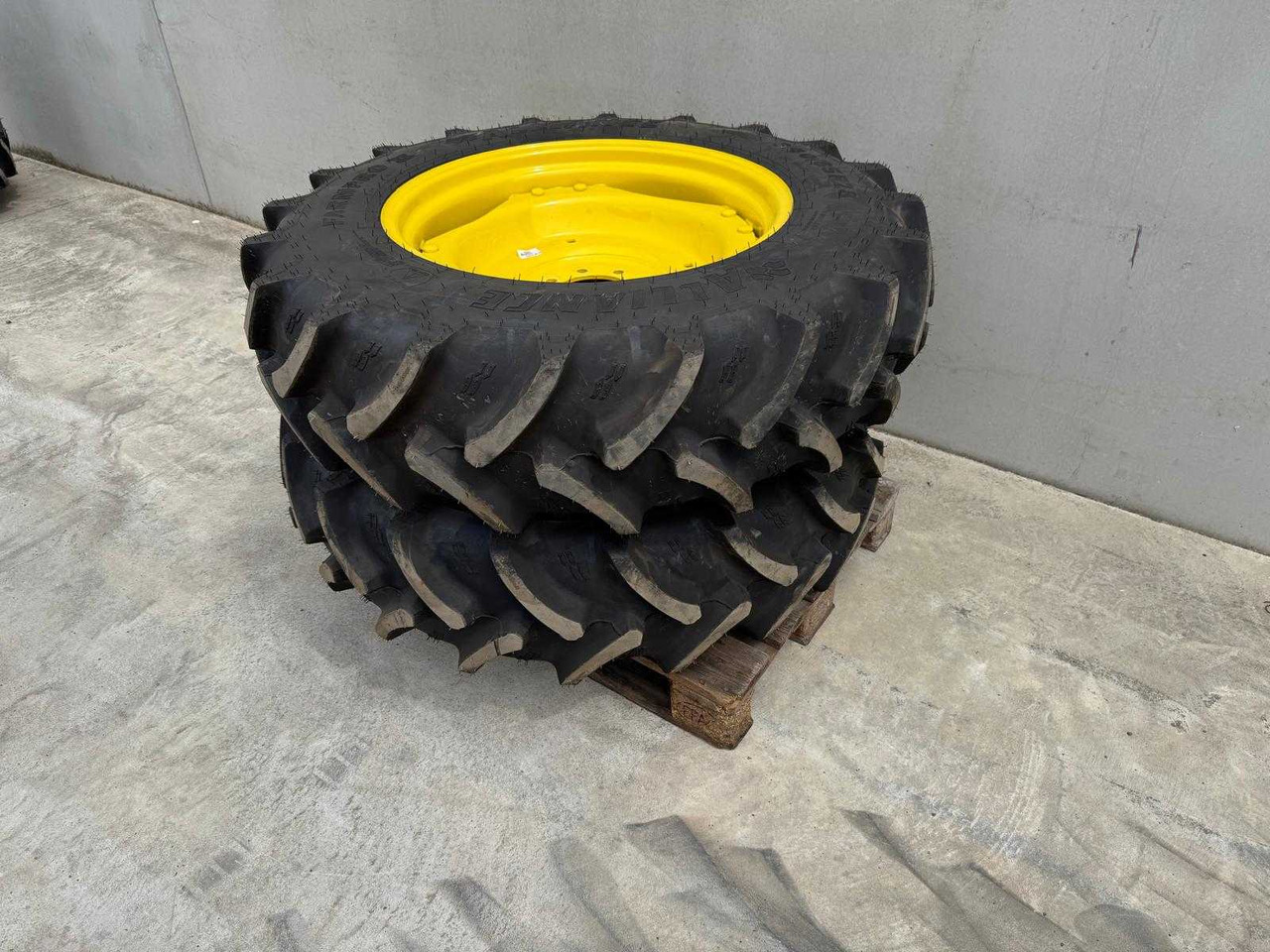 Alliance Farmpro 2 - Neumáticos y llantas para Tractor: foto 1 Alliance Farmpro 2 - Neumáticos y llantas para Tractor: foto 1
