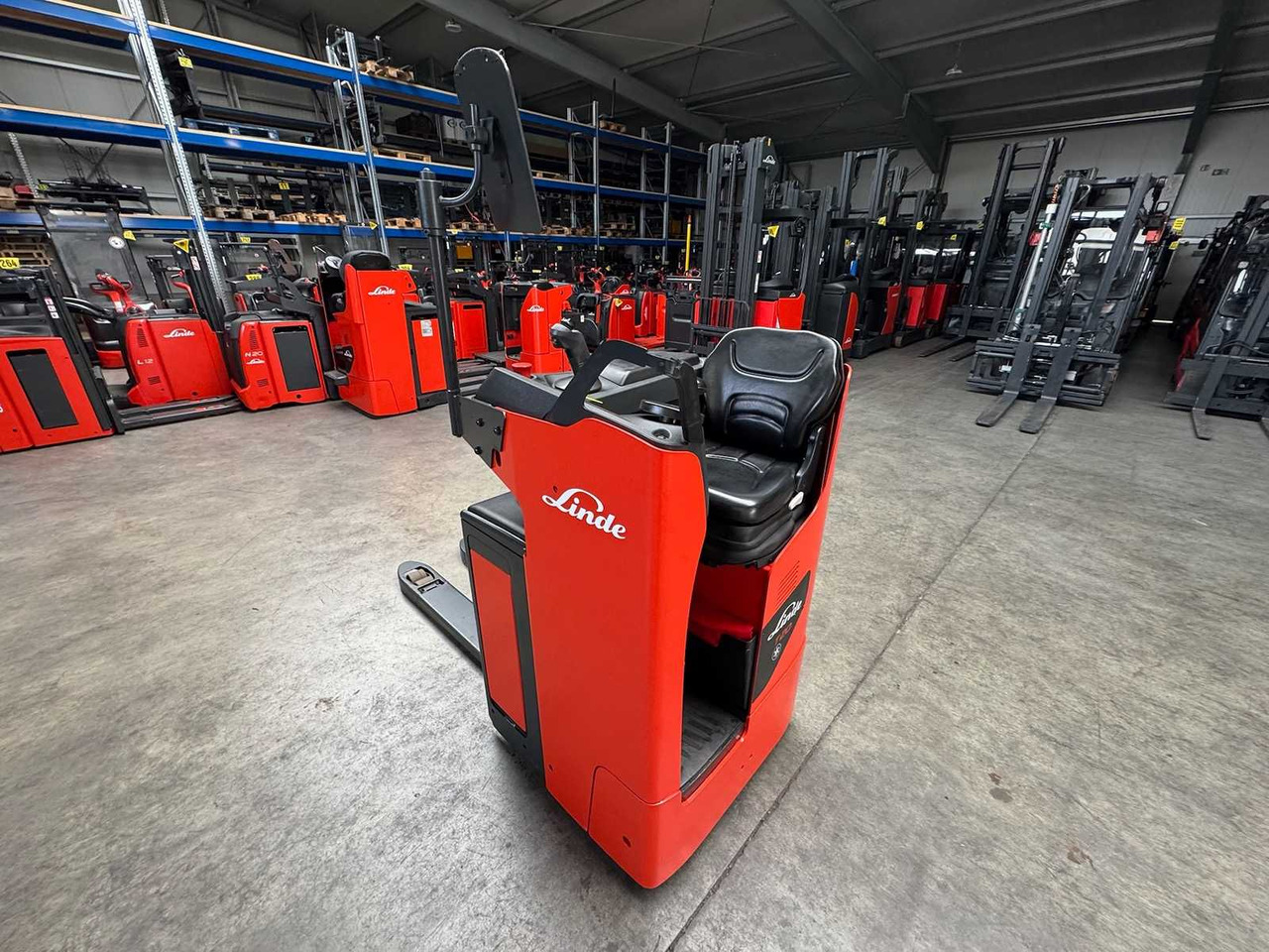 BATTERY 46/2023 BJ.2020 SERVICE + UVV 08/2026 LINDE T20R PALLET TRUCK STACKER ANT 4,715 HOURS - Carretilla elevadora: foto 4 BATTERY 46/2023 BJ.2020 SERVICE + UVV 08/2026 LINDE T20R PALLET TRUCK STACKER ANT 4,715 HOURS - Carretilla elevadora: foto 4