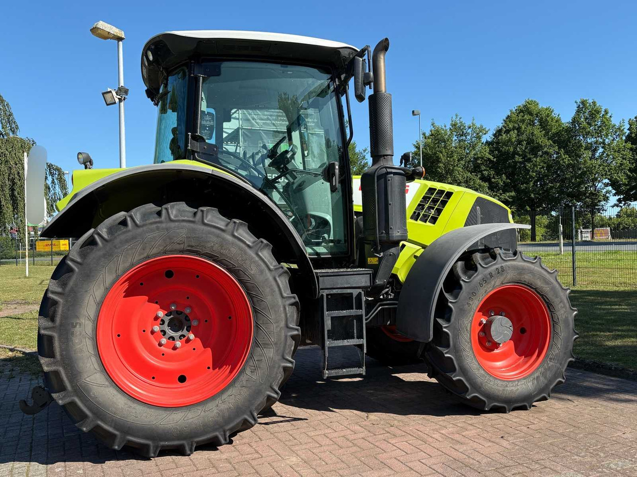 CLAAS Arion 510 CIS - Tractor: foto 2 CLAAS Arion 510 CIS - Tractor: foto 2