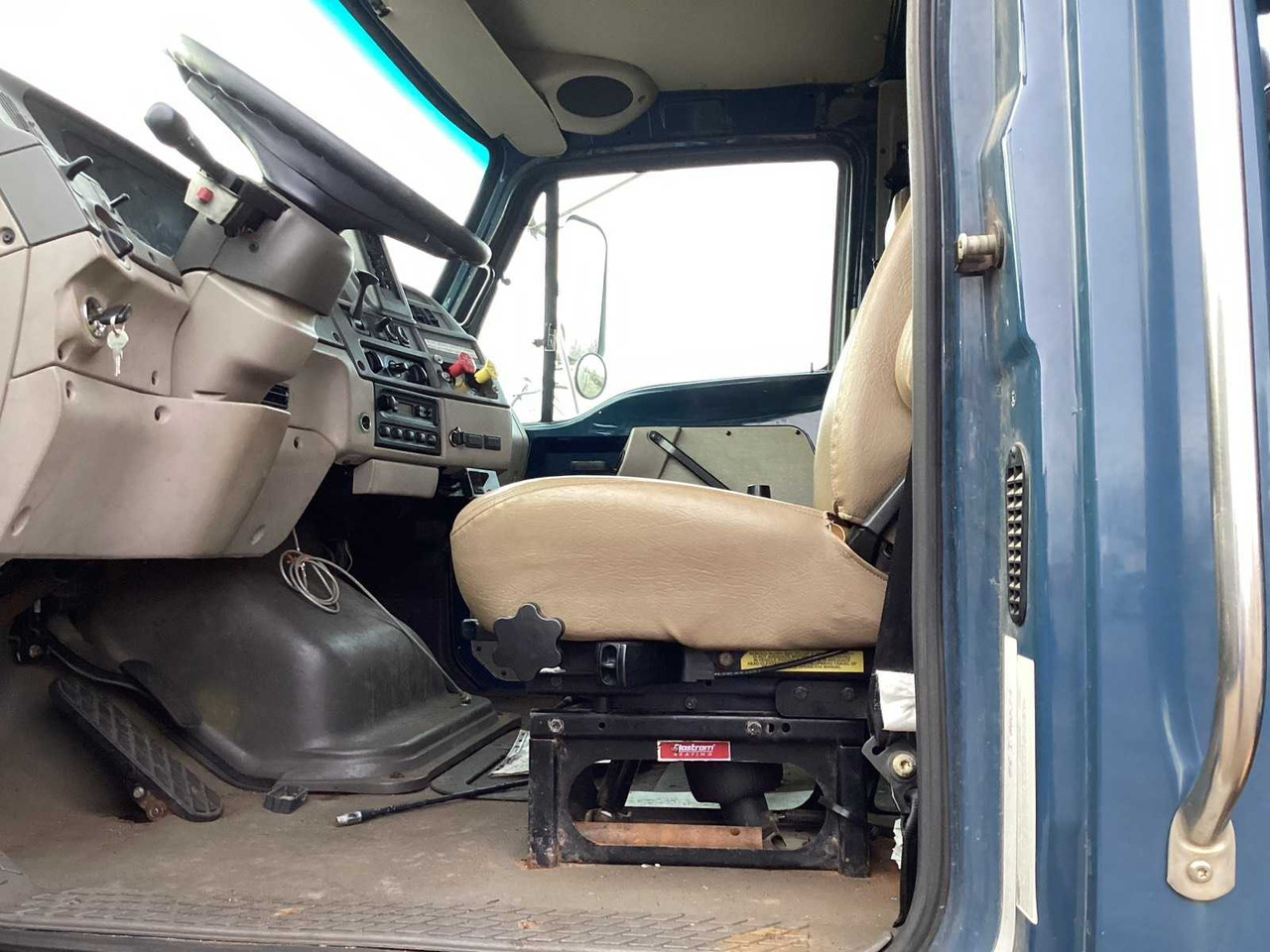 2005 STERLING LT 9500 TRUCK - Camión: foto 5 2005 STERLING LT 9500 TRUCK - Camión: foto 5