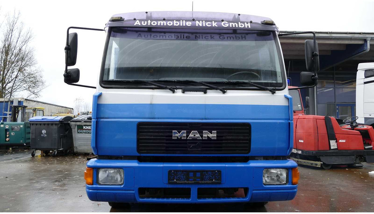 MAN - L 2000 TOW TRUCK - FLATBED - MACHINE TRANSPORTER - 1999 - TRUCKS - Camión: foto 3 MAN - L 2000 TOW TRUCK - FLATBED - MACHINE TRANSPORTER - 1999 - TRUCKS - Camión: foto 3