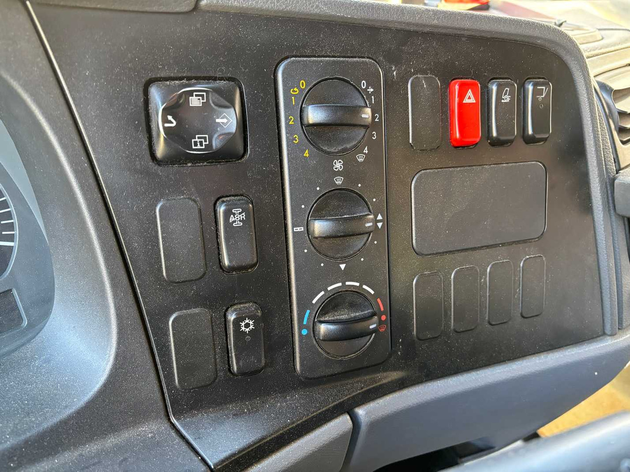 Camión MERCEDES-BENZ ATEGO 1222 TRUCK TRUCK: foto 25