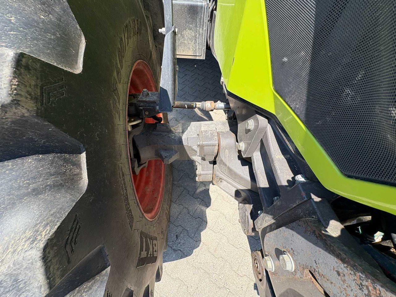 Tractor Claas Axion 840 C-Matic: foto 13