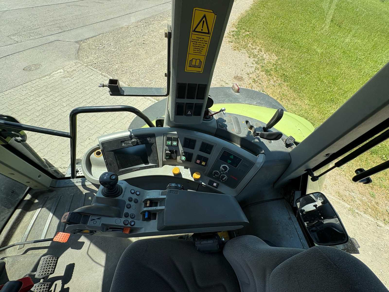 Tractor Claas Axion 840 C-Matic: foto 33