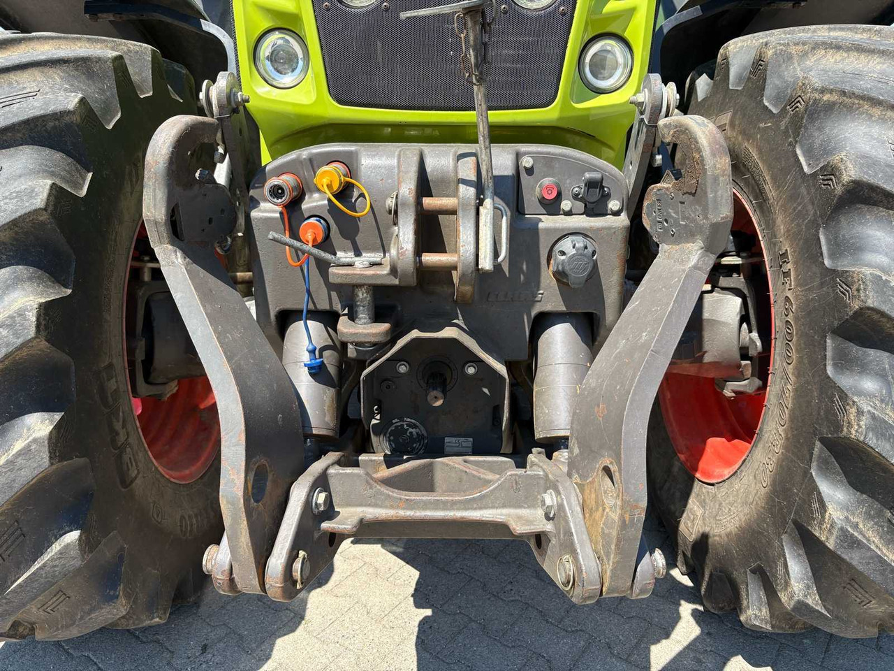 Tractor Claas Axion 840 C-Matic: foto 49