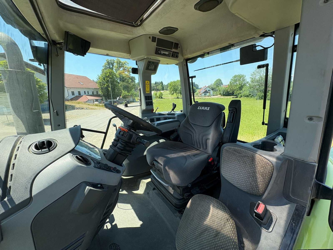 Tractor Claas Axion 840 C-Matic: foto 35