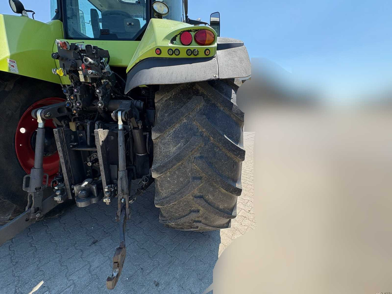 Tractor Claas Axion 840 C-Matic: foto 30