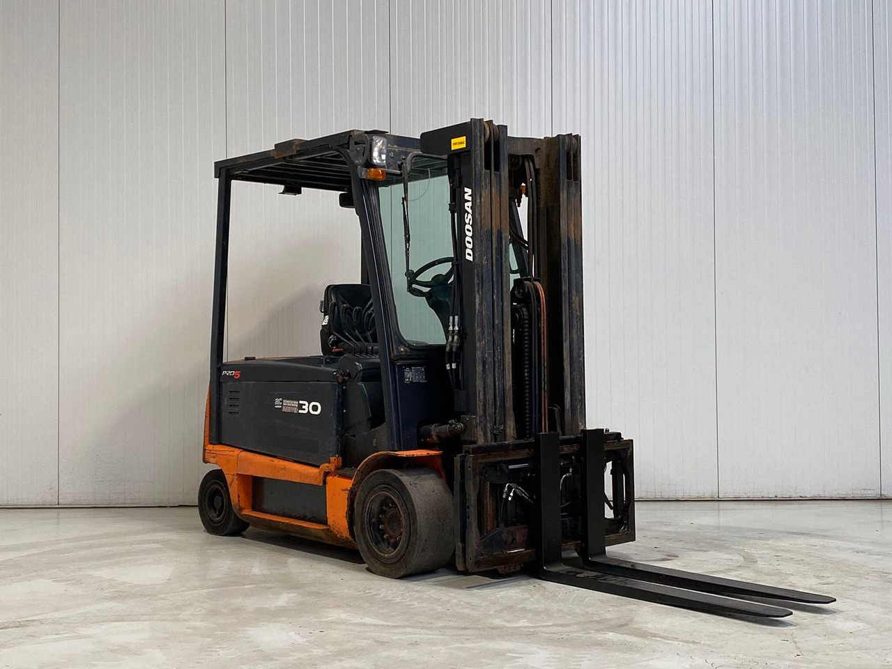 DOOSAN - 2013 - B30X-5 - FORKLIFT TRIPLEX - FREE-LIFT - SIDE-SHIFT - Carretilla elevadora: foto 1 DOOSAN - 2013 - B30X-5 - FORKLIFT TRIPLEX - FREE-LIFT - SIDE-SHIFT - Carretilla elevadora: foto 1