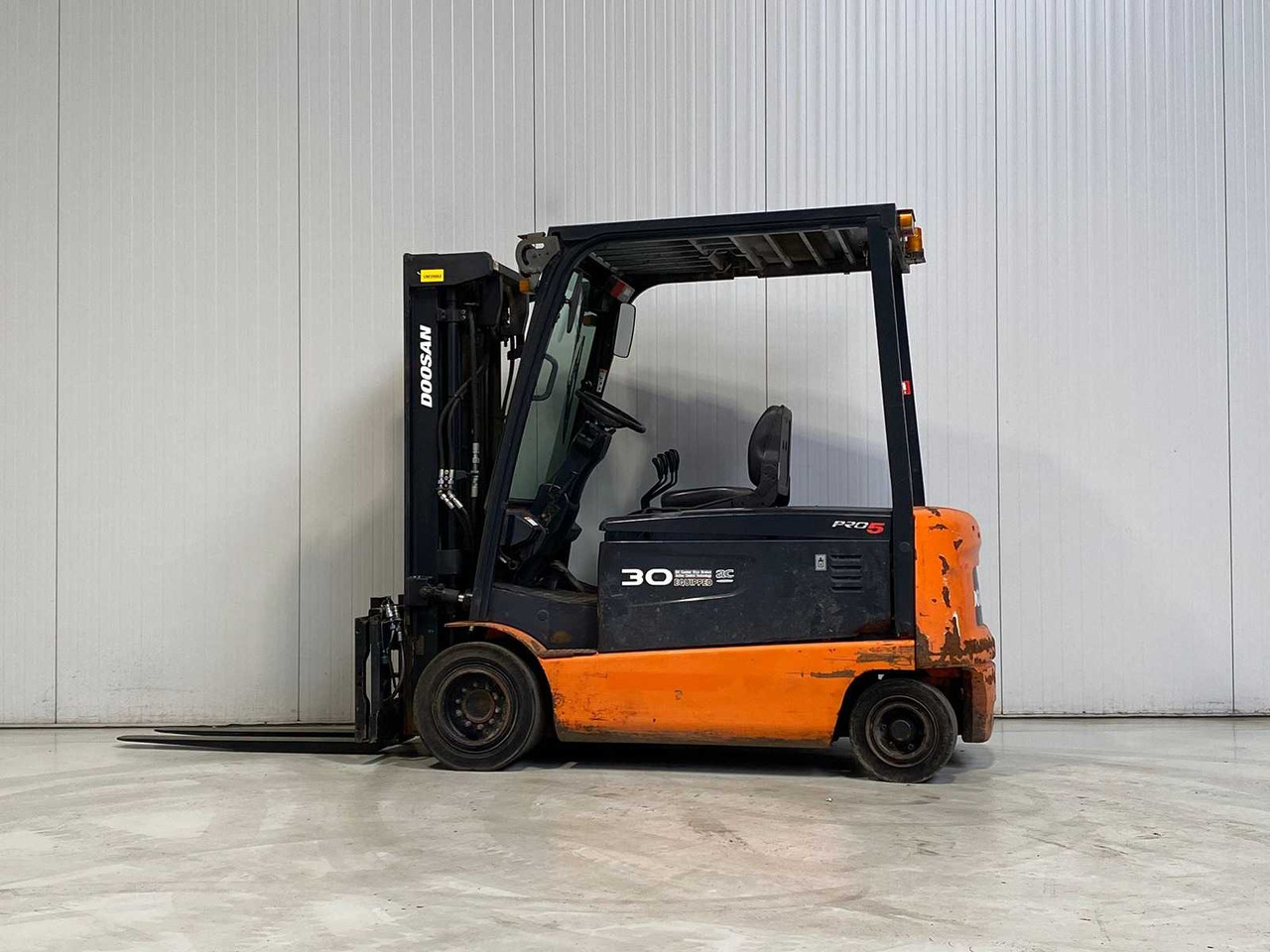 DOOSAN - 2013 - B30X-5 - FORKLIFT TRIPLEX - FREE-LIFT - SIDE-SHIFT - Carretilla elevadora: foto 2 DOOSAN - 2013 - B30X-5 - FORKLIFT TRIPLEX - FREE-LIFT - SIDE-SHIFT - Carretilla elevadora: foto 2