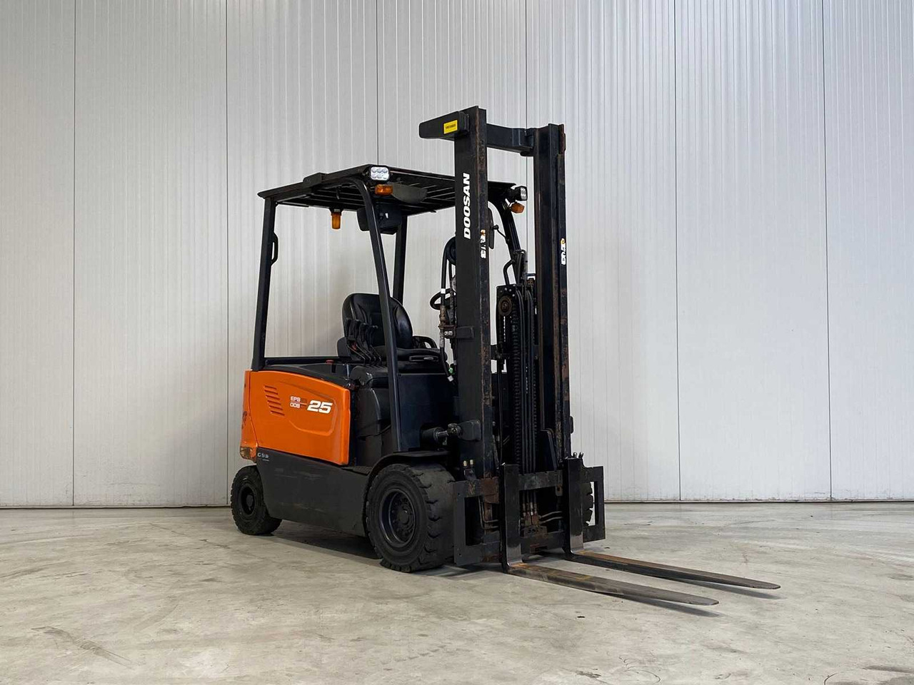 DOOSAN - 2016 - B25X-7 - FORKLIFT - FREE-LIFT - 4TH FUNCTION - Carretilla elevadora: foto 1 DOOSAN - 2016 - B25X-7 - FORKLIFT - FREE-LIFT - 4TH FUNCTION - Carretilla elevadora: foto 1