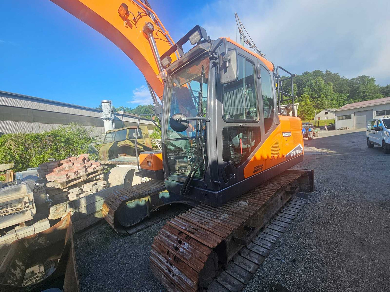DOOSAN DX140LCR-7 - Excavadora de cadenas: foto 1 DOOSAN DX140LCR-7 - Excavadora de cadenas: foto 1
